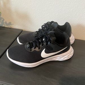 Nike Woman’s Running Shoe Size 7
